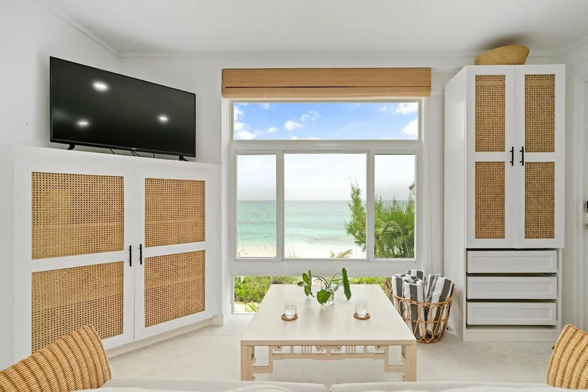 Sandbox Studio At Love Beach- Beachfront! 拿骚