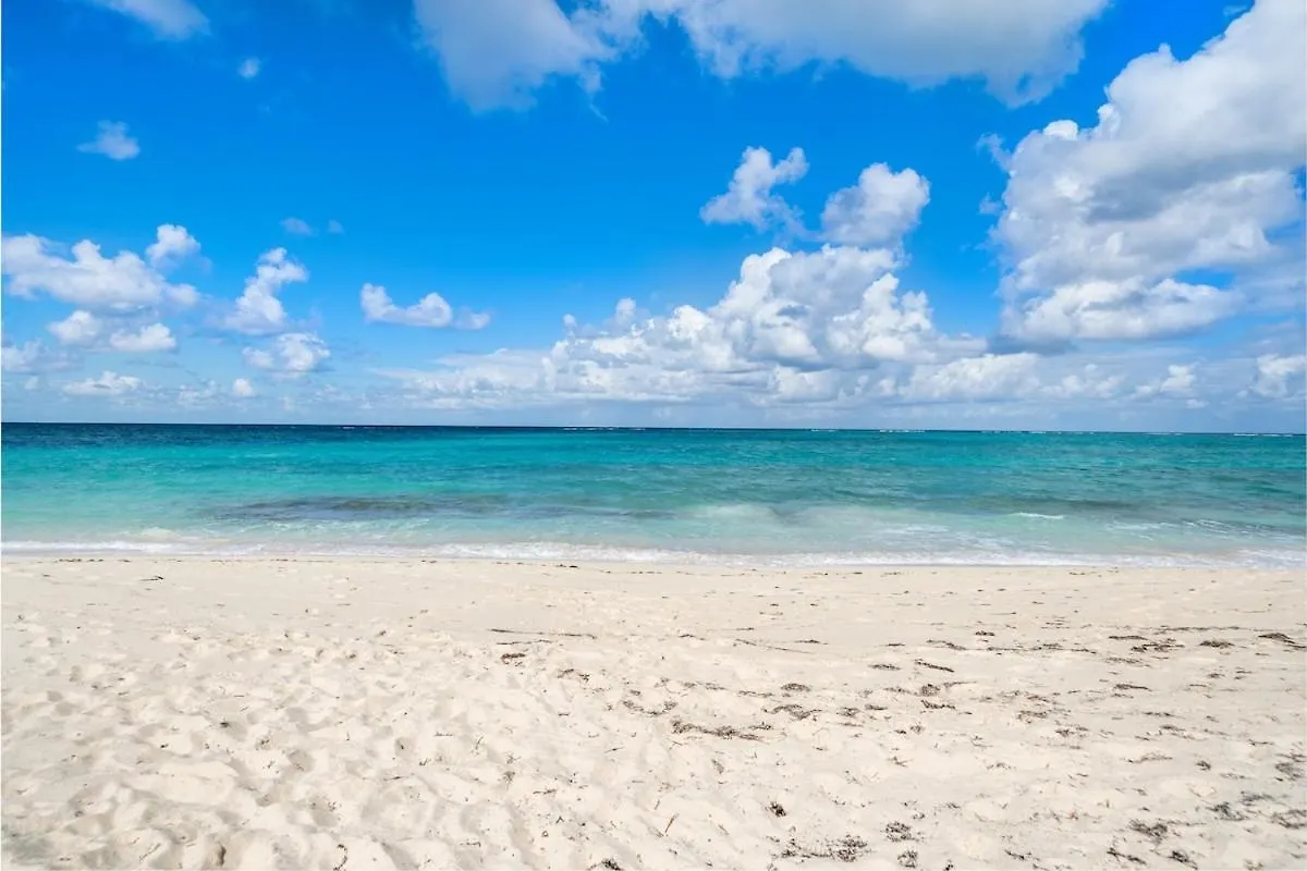 Sandbox Studio At Love Beach- Beachfront! 拿骚